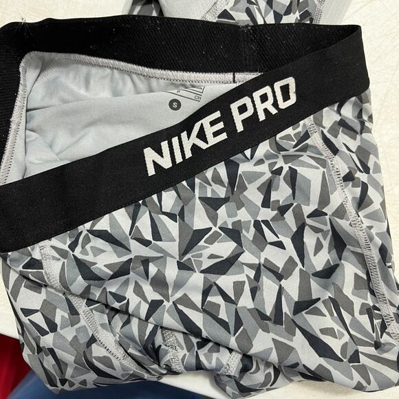 Nike Pro Womens Capri Leggings Small Gray Moisture Wicking Lightweight - Picture 3 of 13